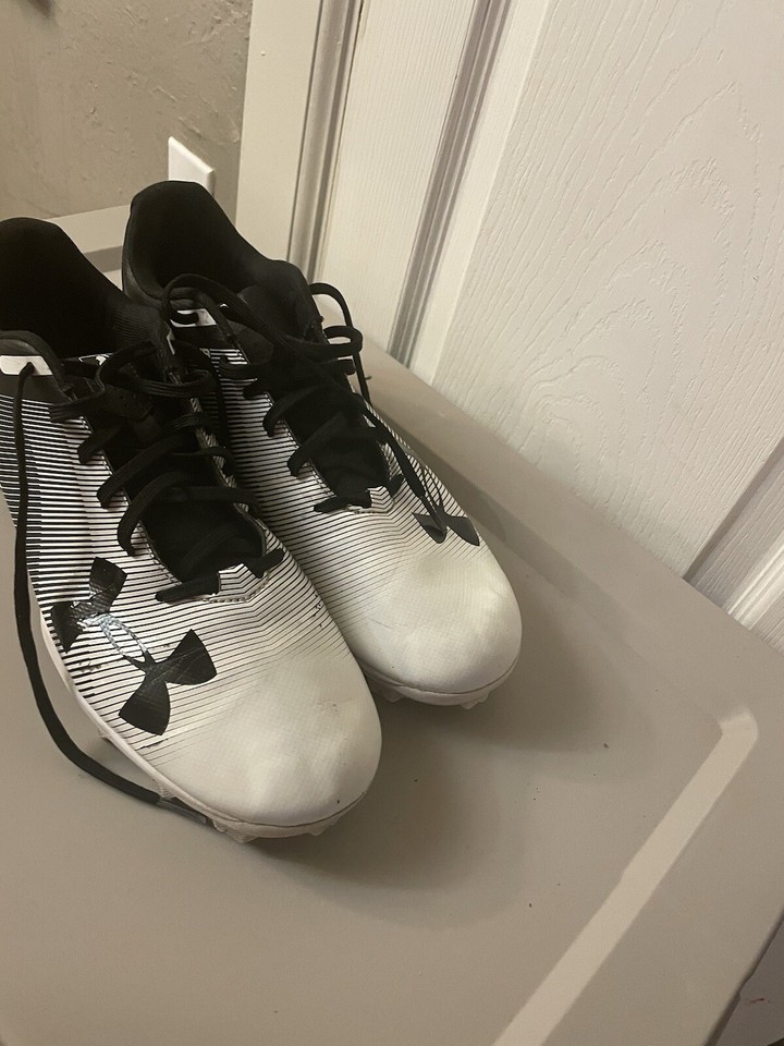 Under Armor Baseball Shoes Men's Size 10.5 White and Black Cleats Size
