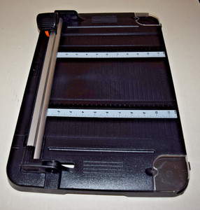 FISKARS Desktop Cutting Board Paper Cutter Rotary Blade 12"