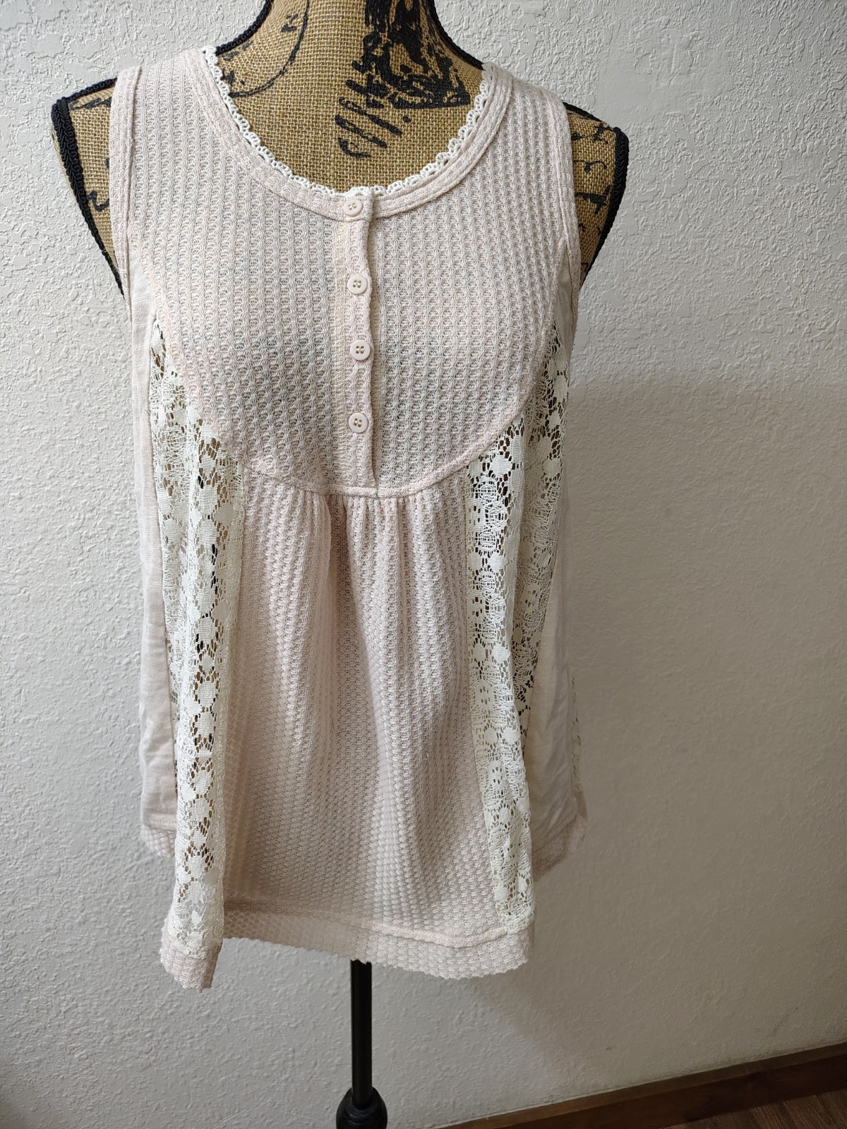 Umgee Sleeveless Waffle Knit &Lace Top Women's Size M Cream Color Boho, Cowgirl
