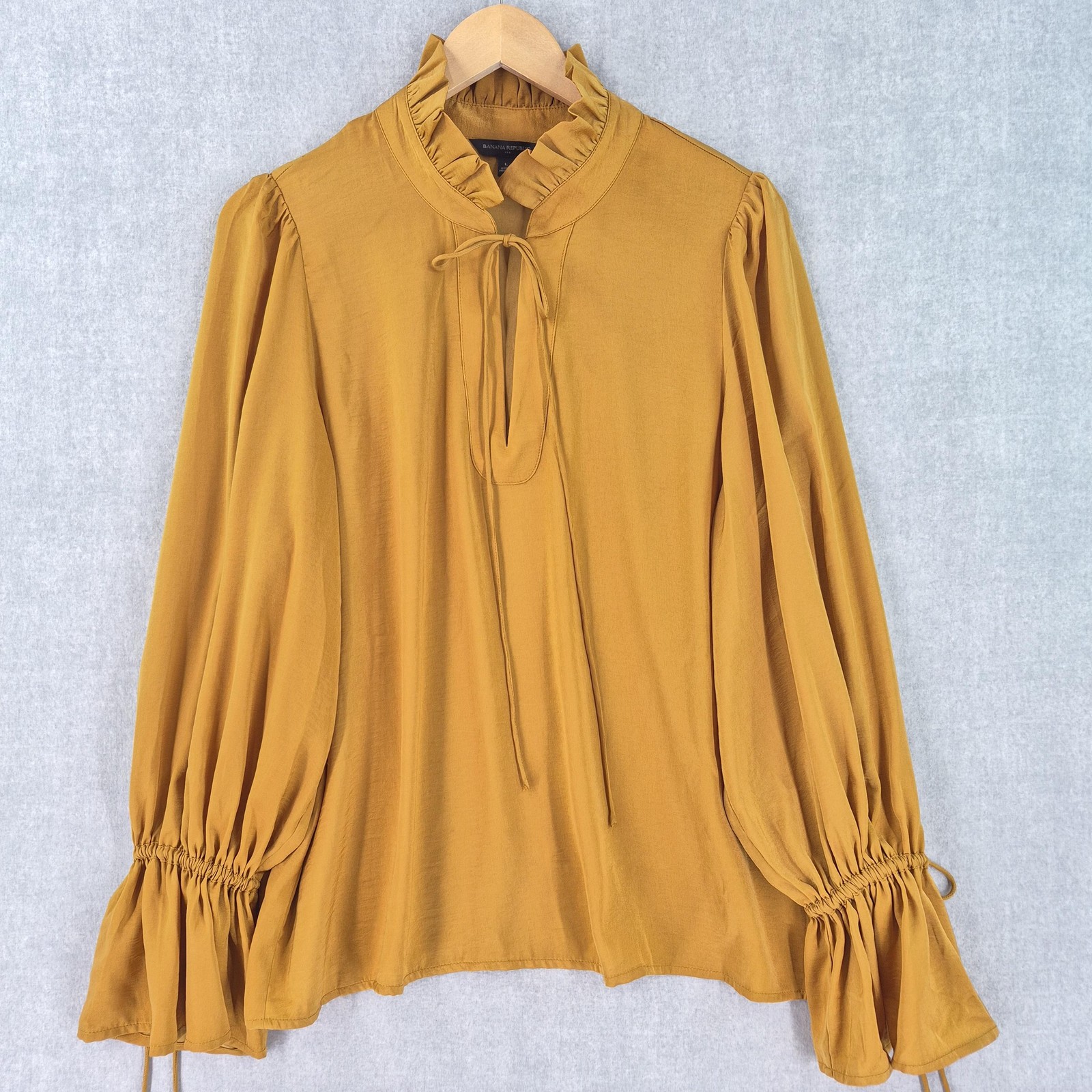 Banana Republic Blouse Womens Large Silky Gold Poet Shirt Long Sleeve Ruffle Tie