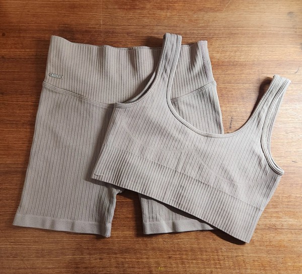 MUKI Ribbed Seamless Beige Sports crop Bra & Shorts 2 Piece Activewear Gym Set S