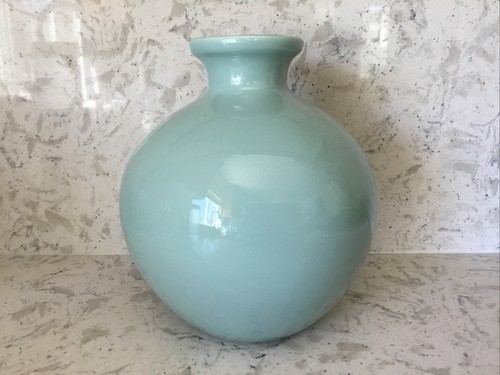 1992 Haeger Vase 127 9" tall x 8" diameter - Picture 2 of 6