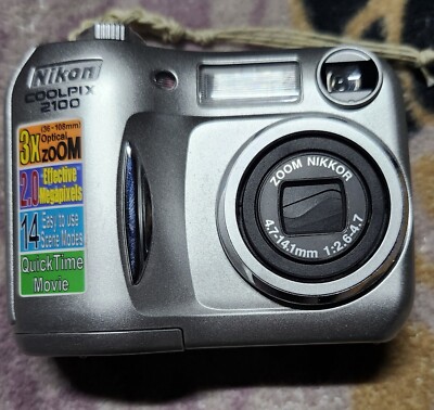 Nikon COOLPIX 2100 E2100 2.0MP Digital Camera - Silver - TESTED! And Works 