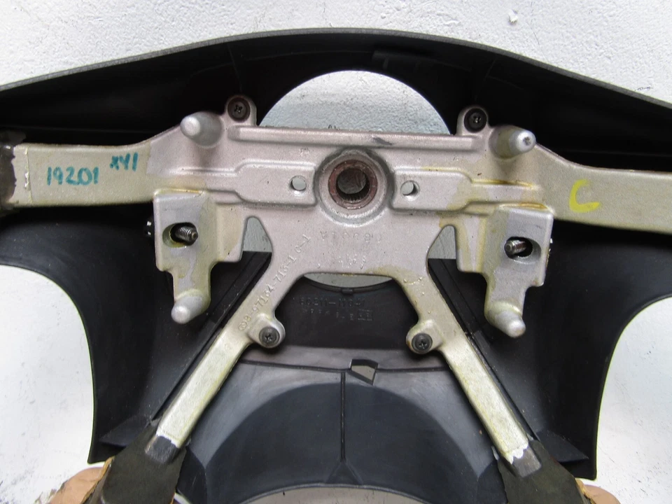 Volante AXIOM 2002 2004 lado izquierdo del conductor delantero cuero OEM 8973947950 Foto 2 de 4