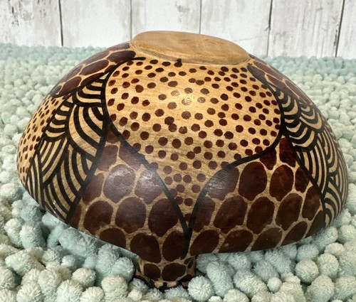 Wooden Hand Carved Giraffe Bowl Dish Safari Style 7"Diameter - Picture 6 of 10