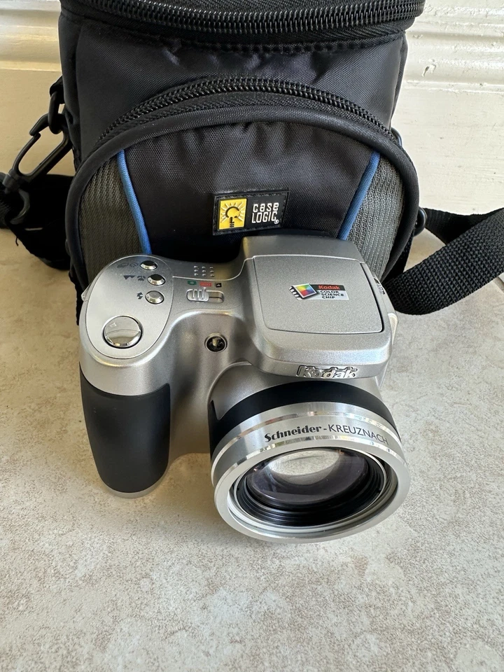 Kodak EasyShare Z650 6.1MP Digital Bridge Camera 10x Zoom Silver - As Is - Image 2 of 4