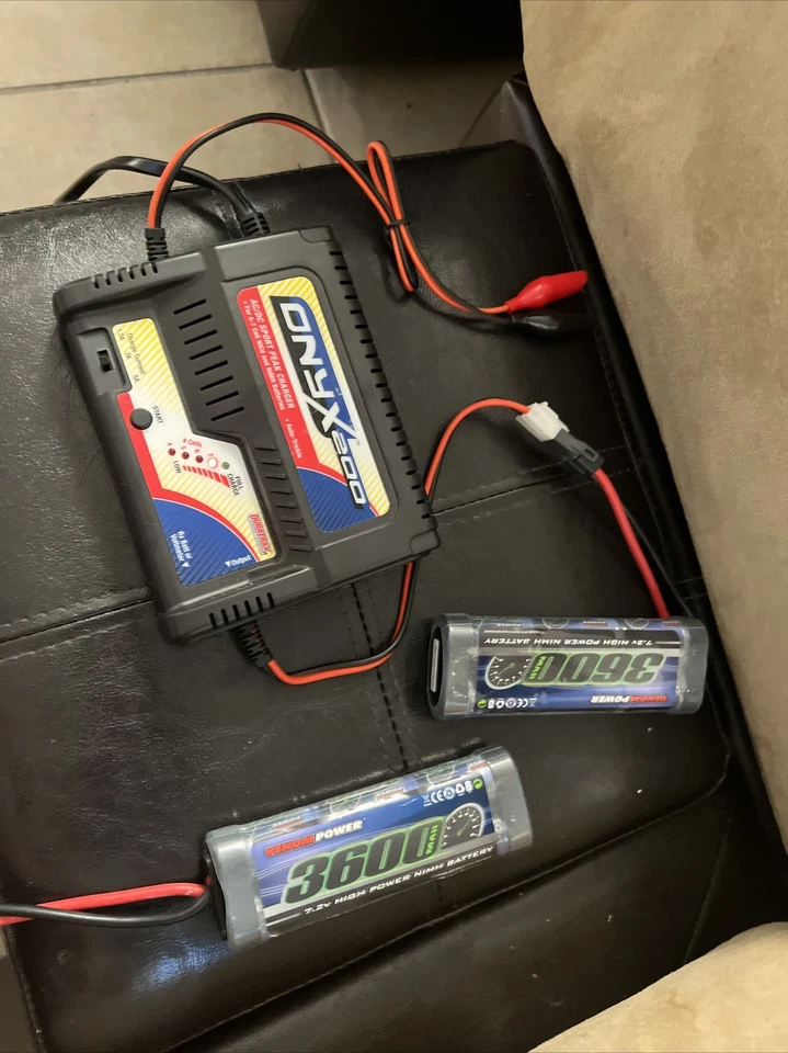 CARGADOR ONYX 200 AC DC SPORT PEAK PARA 4-7 CELDAS/Y 2 BATERÍAS 3600 7,2 HP Foto 3 de 4