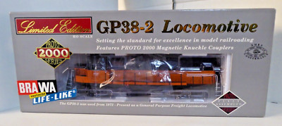 BRAWA Life-Like Proto 2000  GP38-2 Lokomotive OVP , Neu