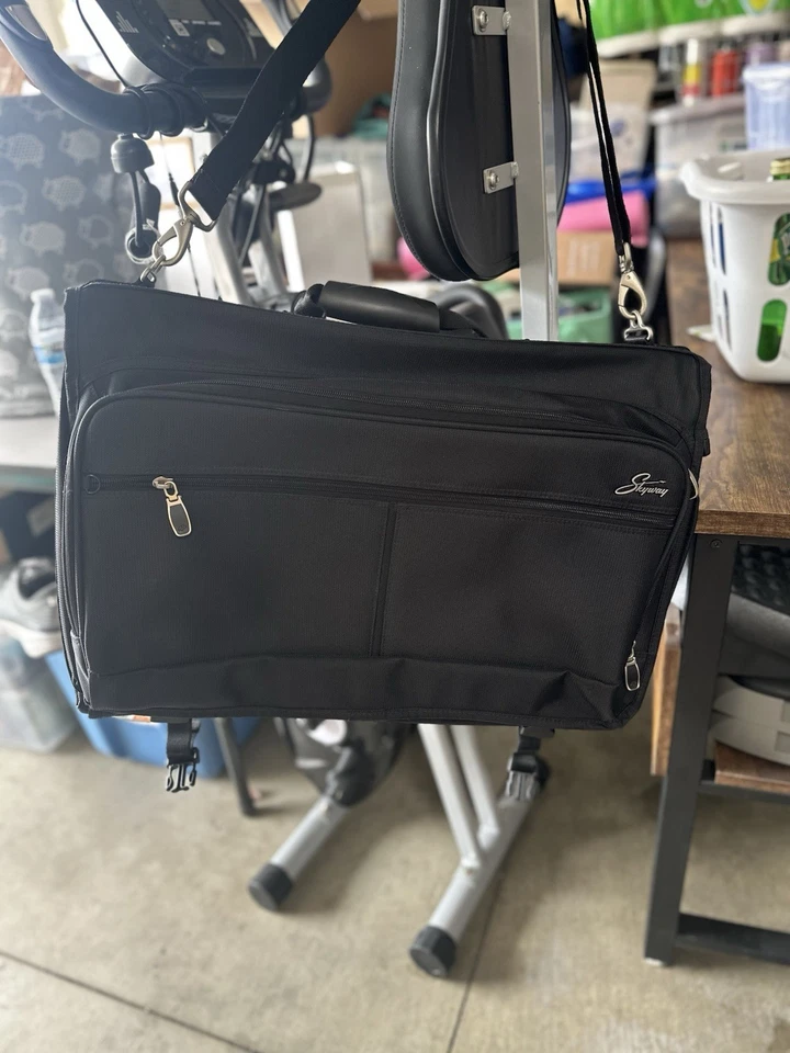 Skyway Trifold Luggage Hanging Garment Bag Suitcase Black  22" x 16" Lk Nw - Image 4 of 4