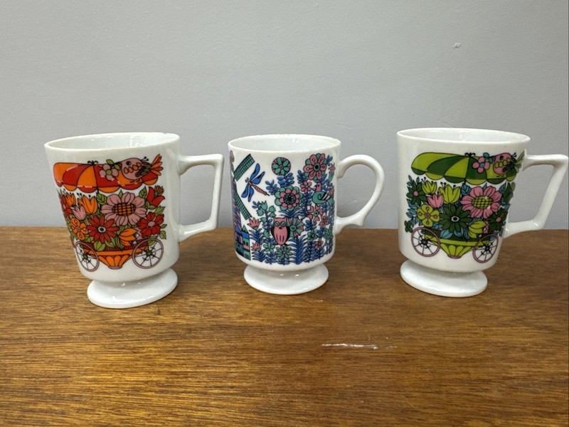 MCM Set of 3 Vintage GROOVY FLOWERS & BUTTERFLIES Stemmed COFFEE CUPS/MUGS