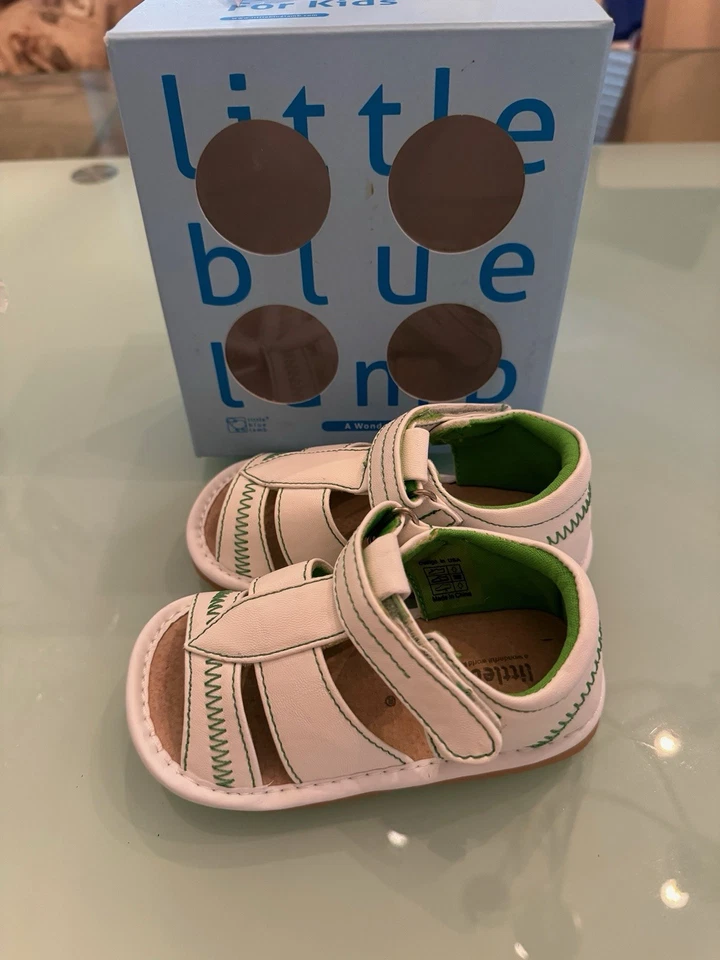 Nuevos zapatos LittleBlue Lamb Squeaky (para bebé/niño pequeño/niños) blancos solo talla 6 Foto 3 de 4