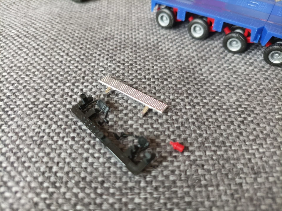 Herpa H0 1:87 in OVP - 148429 MAN E2000 8-achslinien Tieflade-Sattelzug "Schütz" - Bild 4 von 4