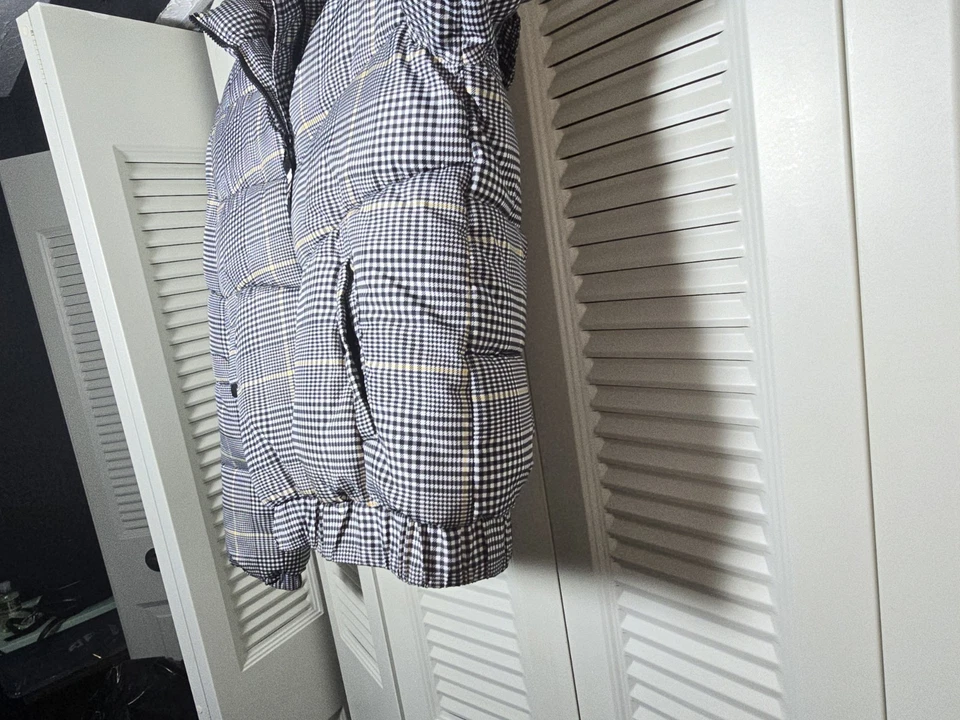 Chaqueta acolchada con capucha desmontable marca H&M niñas jóvenes talla 12-13Y Foto 4 de 4