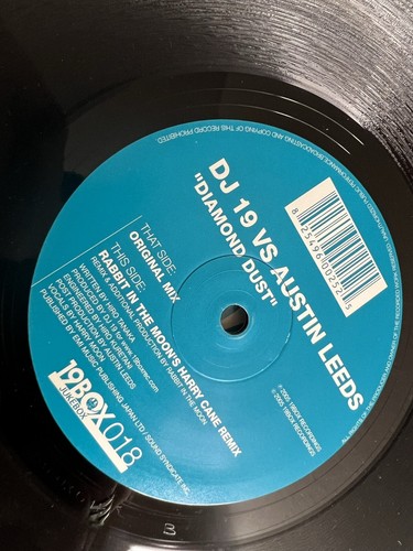 Vintage Vinyl: DJ 19 vs. Austin Leeds - Diamond Dust, 12" TESTED - Picture 3 of 6
