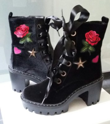 Catwalk Damen Boots Samt Rosen Stiefelette Blockabsatz biker