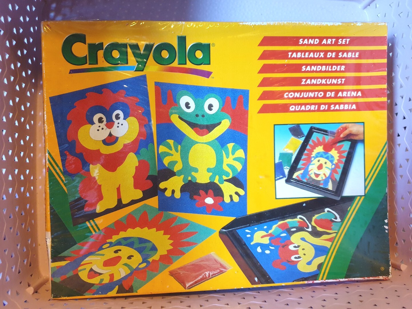 Crayola Sand Art Set. Pictures, tray, 5 bags of coloured sand. Arts and Crafts.
