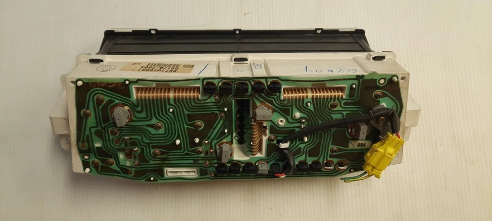 Cuadro de instrumentos Isuzu Rodeo Dash 1997 Foto 3 de 4