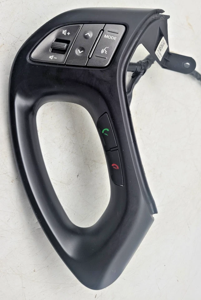 2009-2013 Hyundai Tucson Steering Wheel CONTROLS BLACK BEZEL CRUISE AUDIO OEM - Image 3 of 4