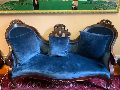 Vendo Divano e due Poltrone antiche in velluto