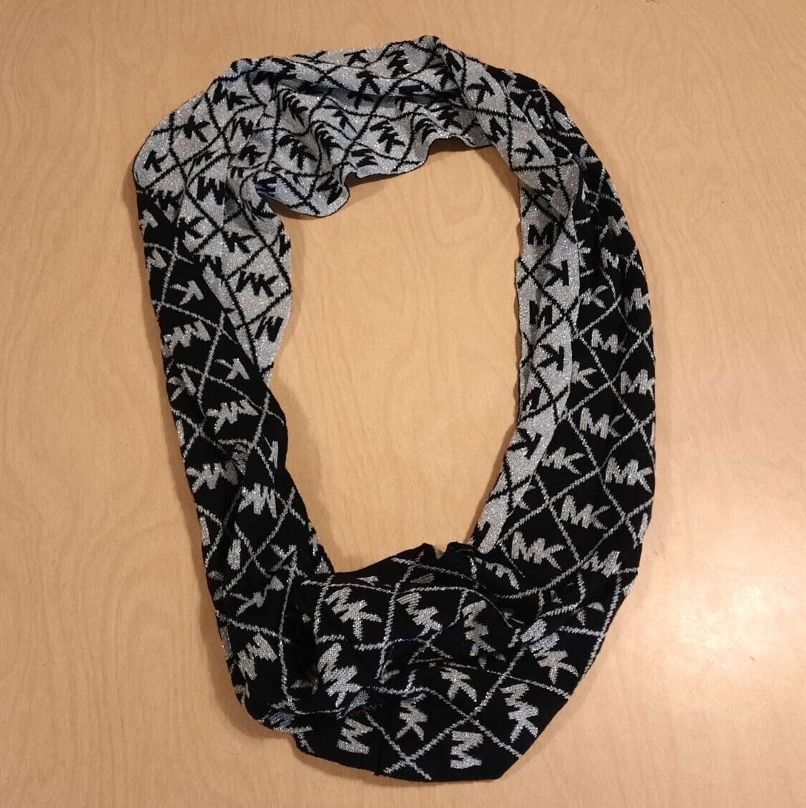 Michael Kors Acrylic/Poly/Metallic Silver/Black Infinity Scarf MK