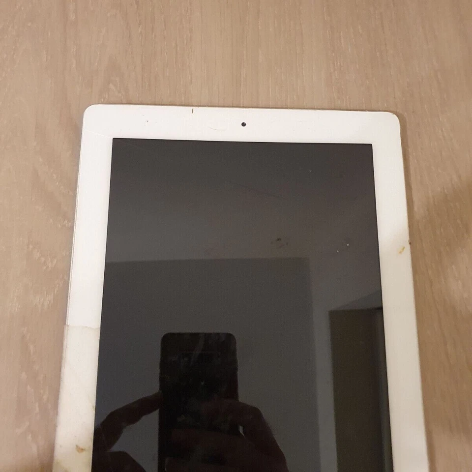 Apple iPad 2 A1395 White Wi-Fi 9.7" LCD Display 16GB 512MB RAM Dual Core Tablet - Image 2 of 4