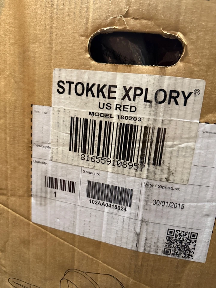 Cochecito de bebé Stokke Xplory $1200 ROJO NUNCA USADO diseño escandinavo parasol Foto 3 de 4