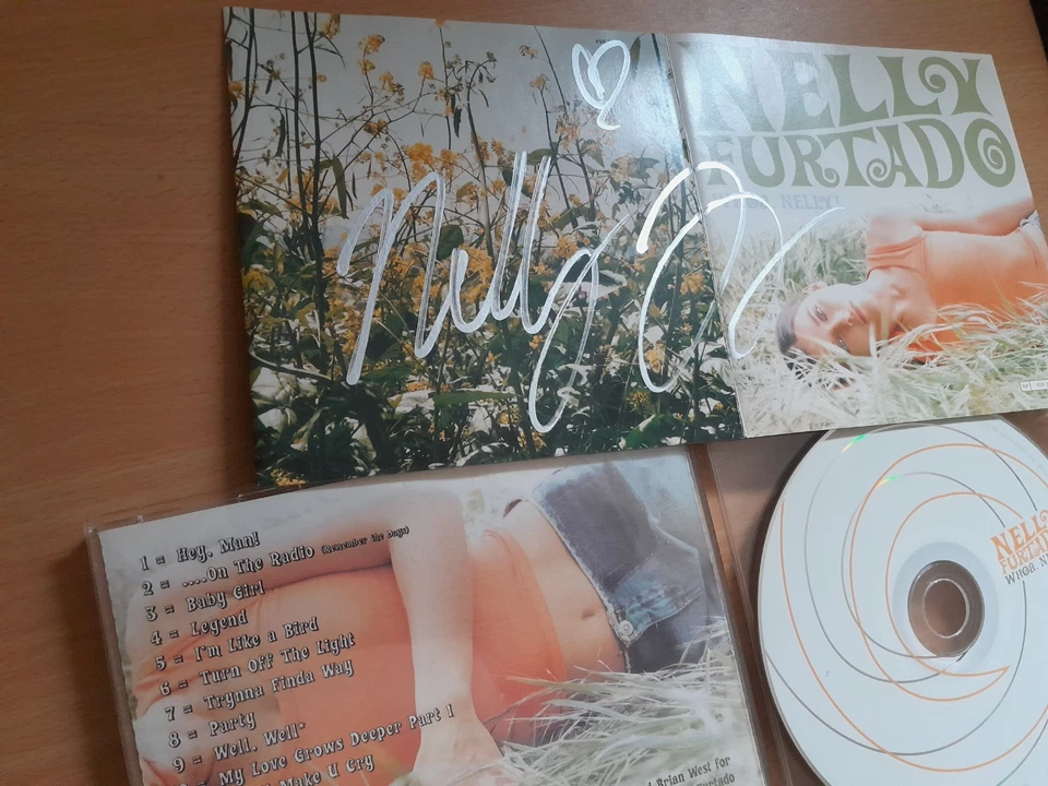 NELLY FURTADO autograph cd album signed live concert collectors - Photo 1/1