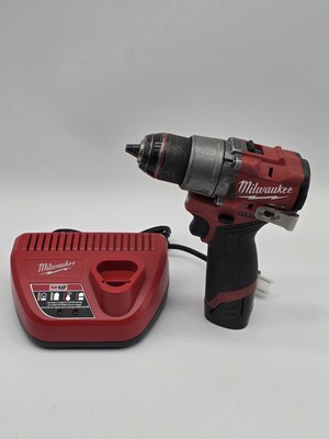 Milwaukee M12 12V 1/2'' Hammer Drill Driver 3404-20 W/2.5Ah Battery & Charger