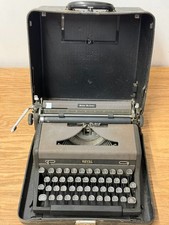 VTG Royal Quiet De Luxe Portable Typewriter w...