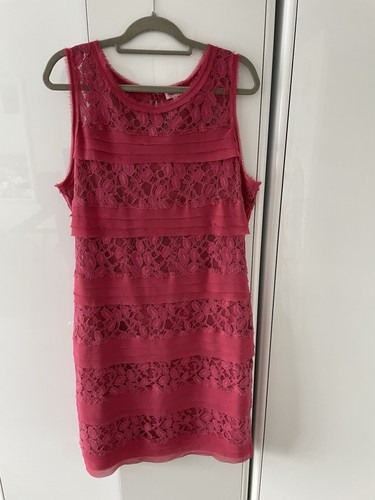 Phase Eight Spitzen Etuikleid perfekt für Hochzeit. Gr. 18 Rosa