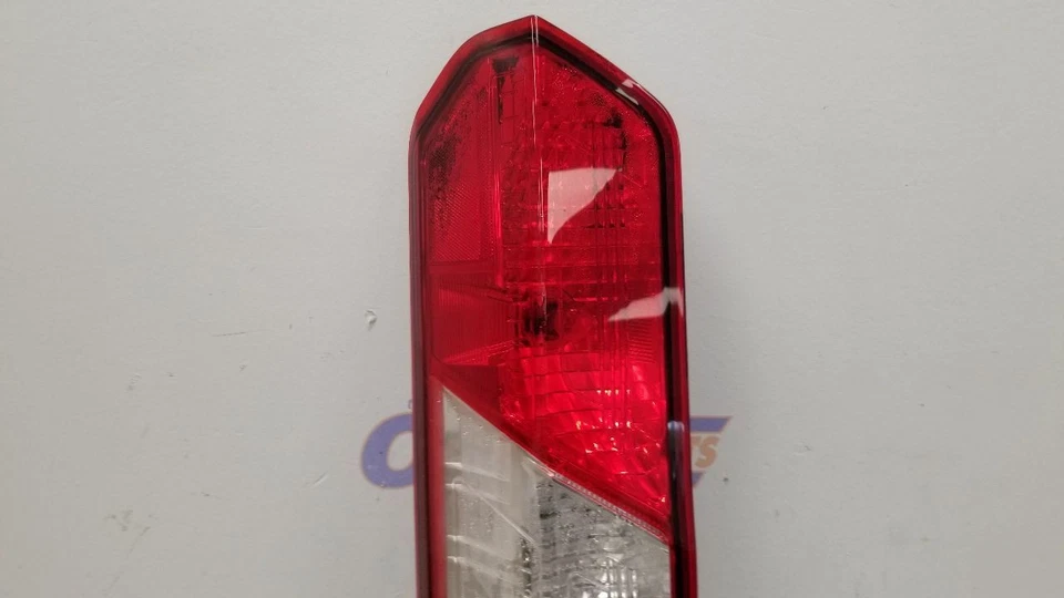 16 FORD TRANSIT 250 LUZ TRASERA LUZ TRASERA CONDUCTOR IZQUIERDO Foto 3 de 4