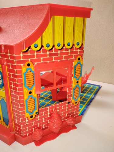 Tiny Doll Little Red Schoolhouse set Remco 1960's vintage - Picture 3 of 12