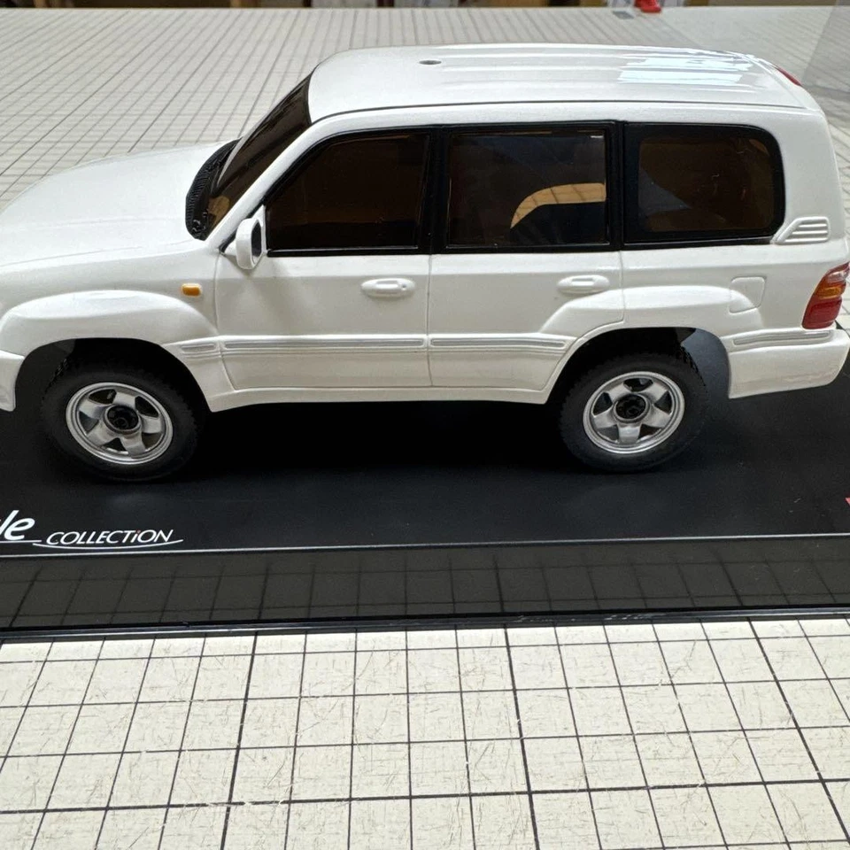Modelo de coche fundido a presión blanco perla Land Cruiser 100 colección escala automática Kyosho Foto 4 de 4