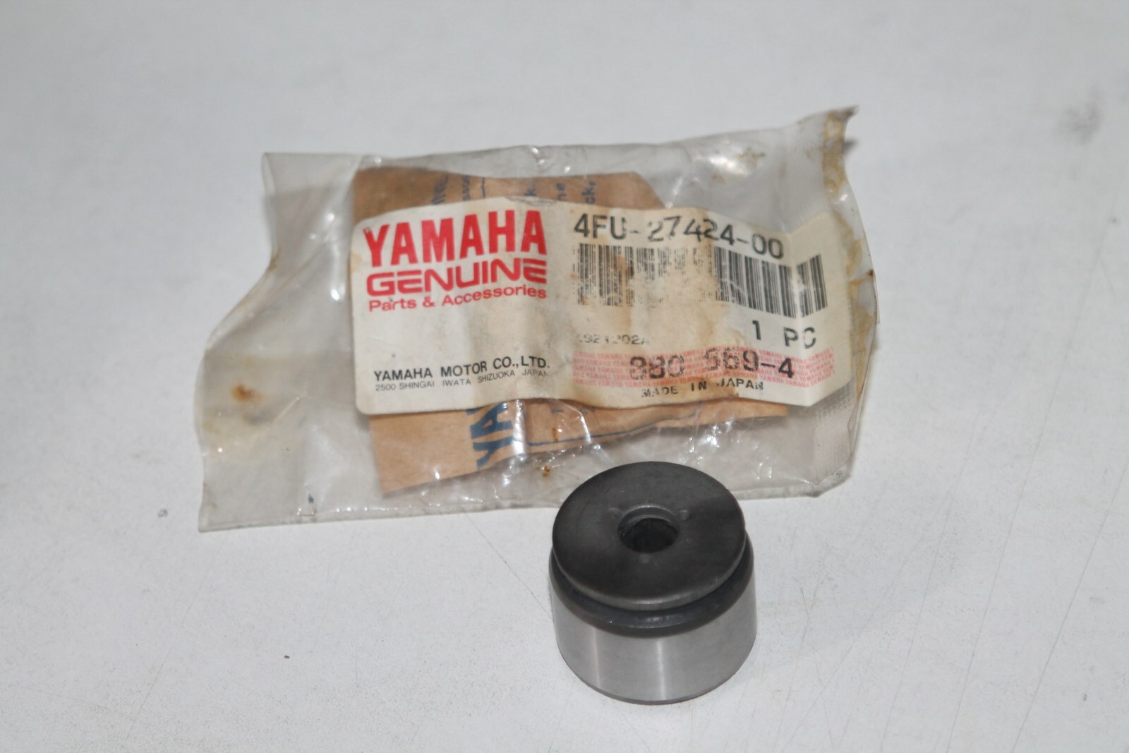 Amortisseur de repose-pied Yamaha TDR125 et GTS1000 pièce neuve origine 4FU-27424-00