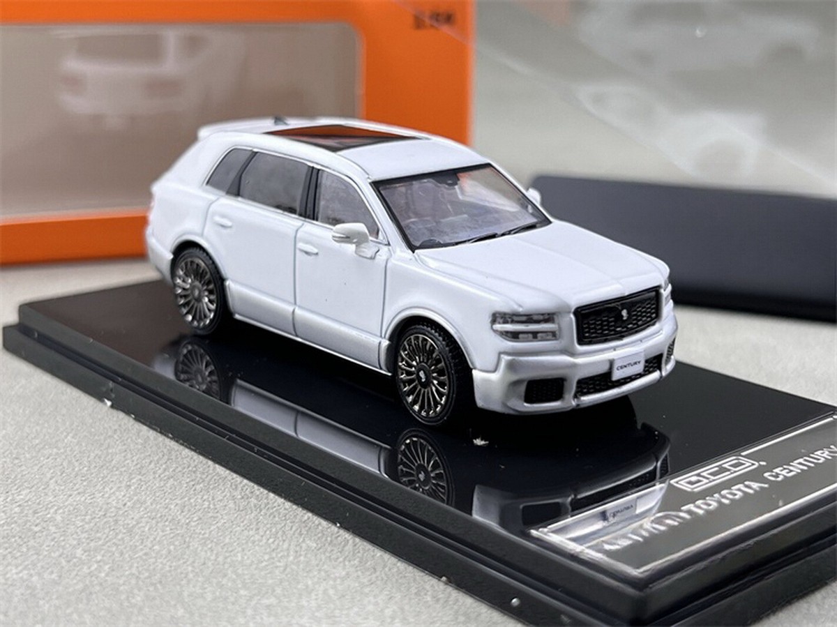 GCD 1/64 Scale Century G70 SUV White/Silver Diecast Car Model Toy