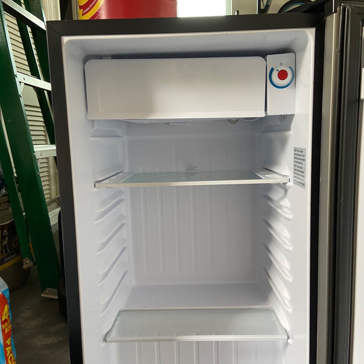 Mini Refrigerator シルバー 2段棚付き Amazon.com: Zyerch 4.8 Cu. Ft. Fridge with Freezer, 2-Door