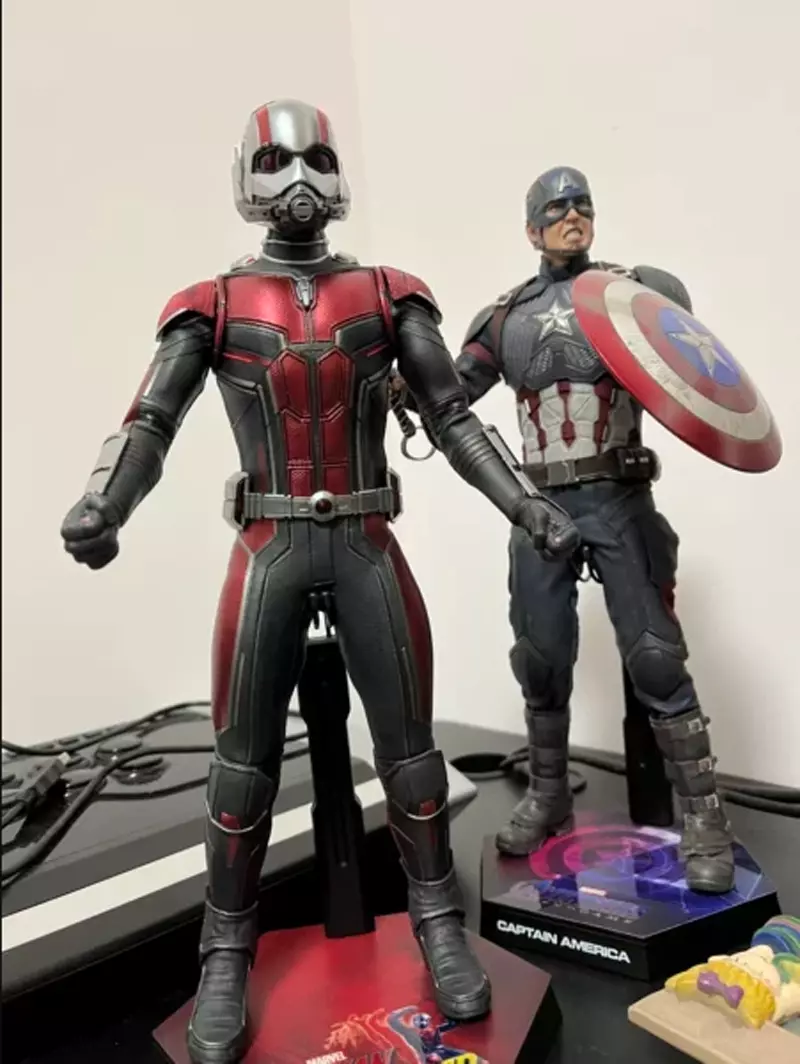 Hot Toys 1/6 Ant-Man Action Figure