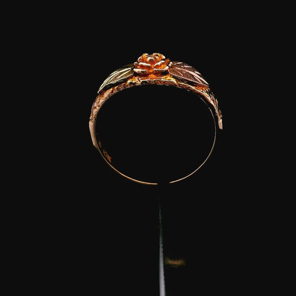 10K Tricolor Gold Rose Flower Ring Size 7 1.5dwt (2.3g) - Image 4 of 4