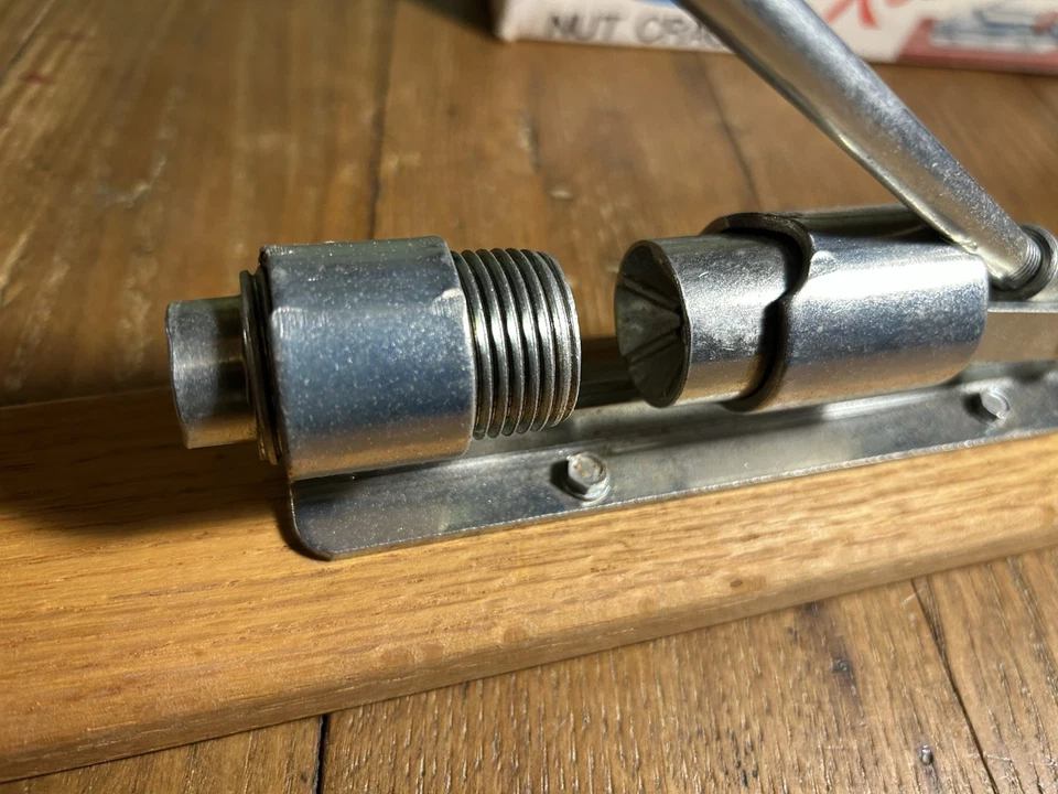 Reeds Rocket Nut Cracker Model 800 heavy Steel wood Base in Box nice one - Image 4 of 4