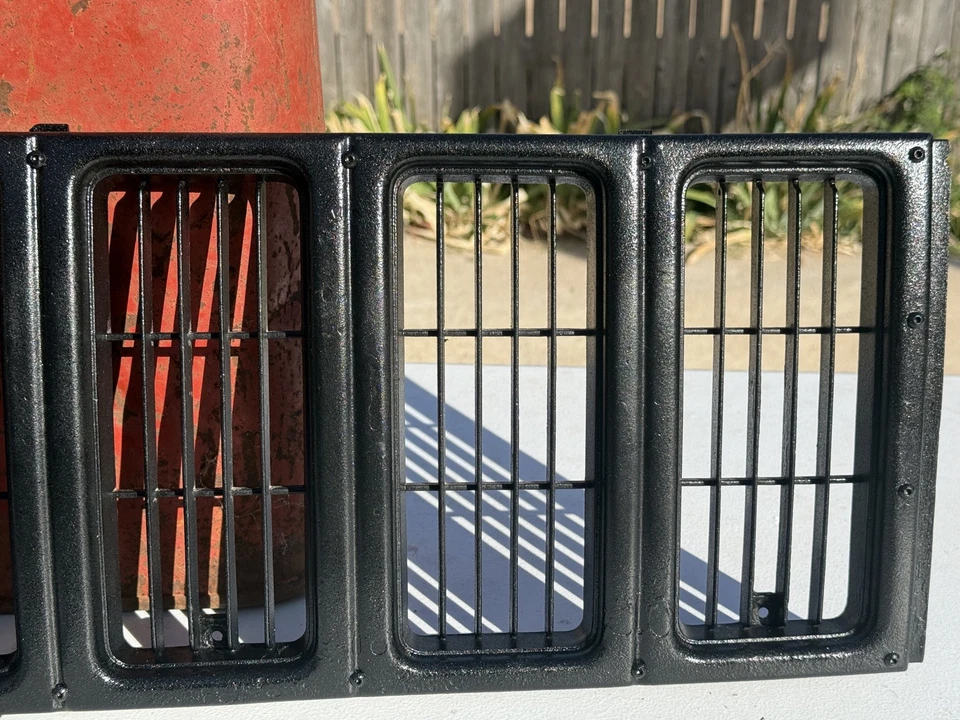 Rejilla negra para Jeep XJ Cherokee 1997-2001 Foto 4 de 4