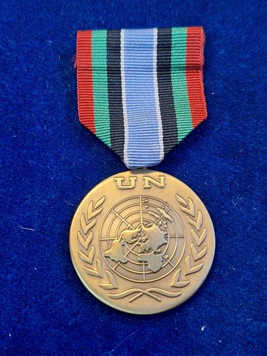 U.N UNITED NATIONS MEDAL FOR RWANDA FULL SIZE WITH RIBBON ORIGINAL - Picture 1 of 2