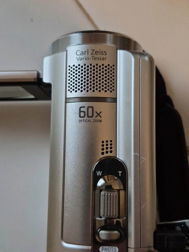 Sony DCR-SR68 Handycam Camcorder 80gb HDD 60x Optical Zoom Flip Screen Silver - Image 4 of 4