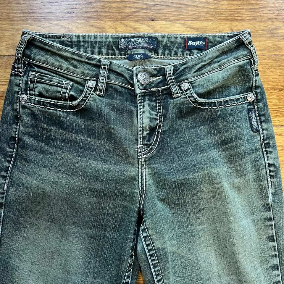Pantalones de mezclilla plateados Suki bota ajustada alta tiro bajo lavado sucio oscuro para mujer 29x31 Foto 3 de 4