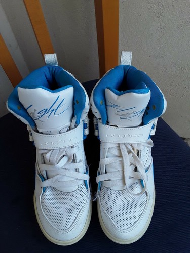 white trainers size 4.5