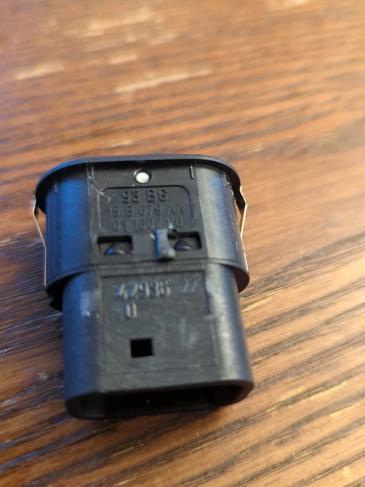 OEM 2003 to 2011 Lincoln TownCar New Power Lumbar Seat Switch 7W1Z-15B679A — 第 2/3 张图片