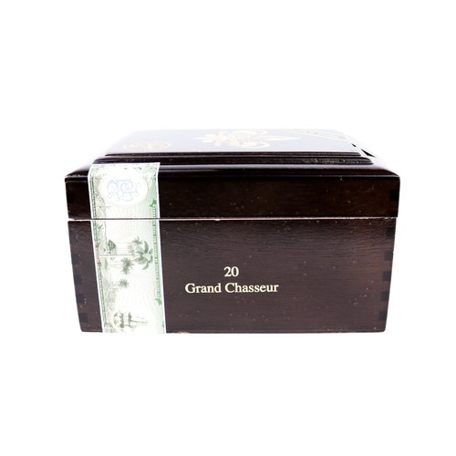 Caja de cigarros de madera vacía Tatuaje Grand Chasseur 7,5" x 5,25" x 4,25" - Imagen 8 de 12
