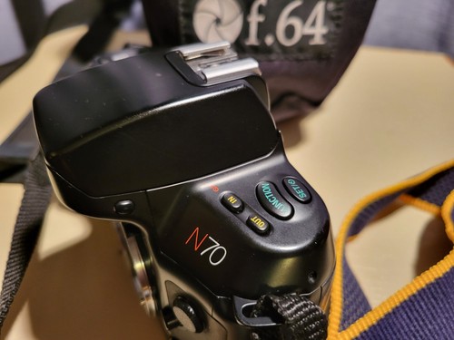 Nikon N70 Body, With Bonus Carrying Case - Picture 2 of 5