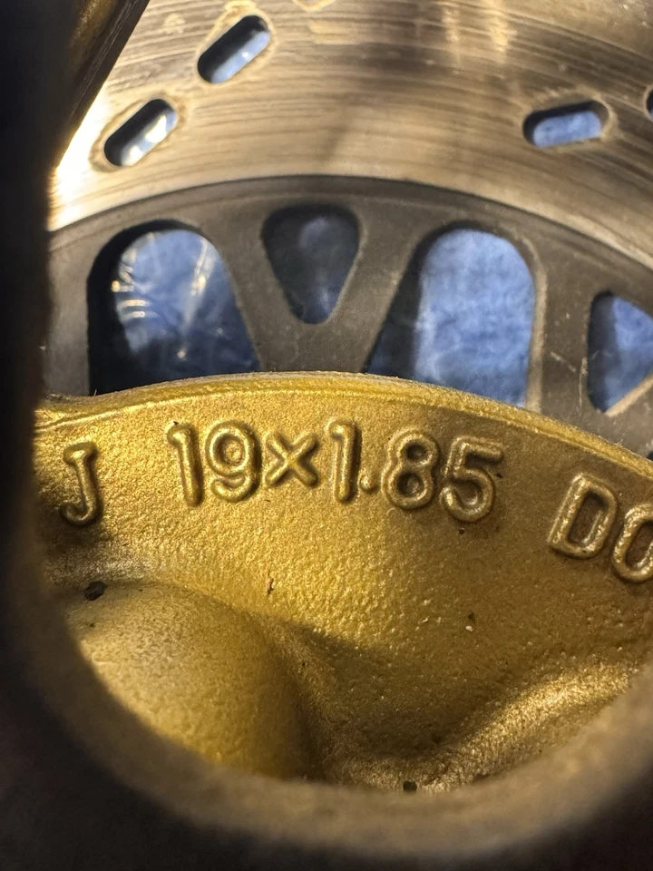 Llanta delantera Suzuki GS1100 GS1000 GS750 19 X 1,85 mag rueda doble disco 1978 79 80 81 Foto 4 de 4