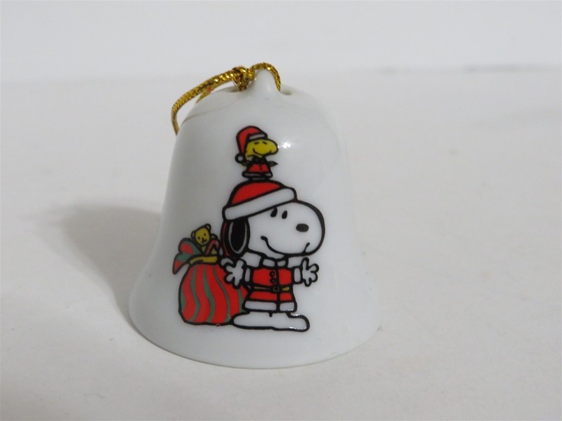SNOOPY PEANUTS CHARLIE BROWN DETERMINED PORCELAIN MINI BELL CHRISTMAS ORNAMENT