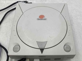 SEGA Dreamcast HKT-3020 White Video Game Consoles With Two Controllers & Games
